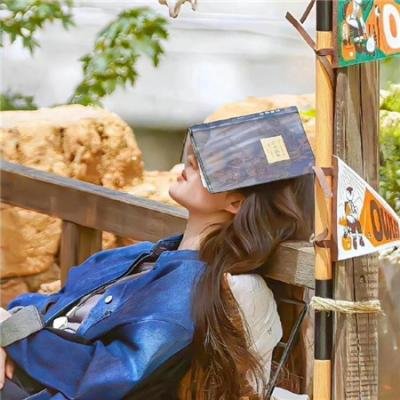 使用下方 20 个影片名，按顺序一一对应，不要改动片名文字，只根据片名和括号内类型提示来虚构全新的故事内容： 震精游戏 七月的舞步 地狱尖兵 我在东北做白事的那些年 加冕街：出走非洲 后屋 秘密联络 剧本人生 破浪三人行 贾方复仇记 征服圣母峰 梦断乐缘堂 最美的时候遇见你 夜之女王 猎象通辑令 禁断动画22 年度人物 拉面首领 隐门粤语 钱学森